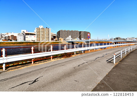 中川橋（龜有車站附近）/從下游俯瞰中川地區（東京都葛飾區）[2025.1] 122818453