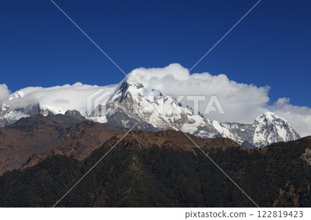 the great view of Annapurna mountain range in Poonhill trekking circle 122819423
