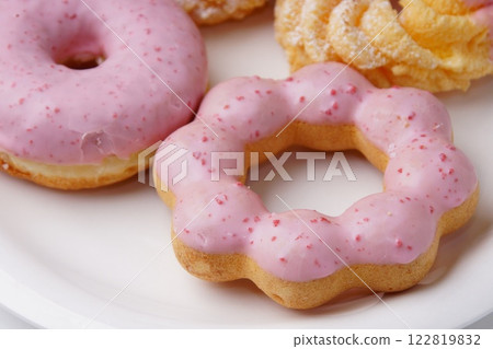 美味的甜甜圈 122819832