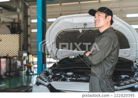 Middle-aged Asian man, mechanic, auto mechanic working at a repair shop 122820395