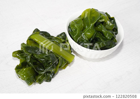Fresh seaweed wakame. Japanese healthy food. 122820508