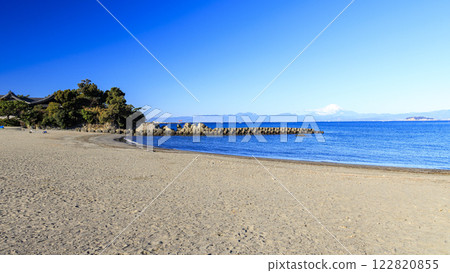 Snow-capped Mount Fuji as seen from Morito Beach in Hayama Town Snow-capped Mount Fuji as seen from Morito Beach in Hayama Town 122820855
