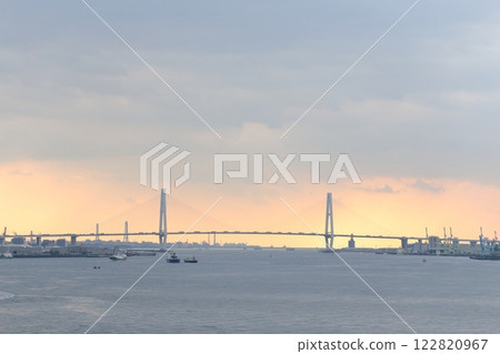 Large suspension bridge (Meiko Chuo Ohashi Bridge, Triton, Minato Ward, Nagoya City, Aichi Prefecture) 122820967
