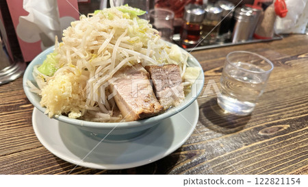 Jiro style ramen with lots of vegetables 122821154