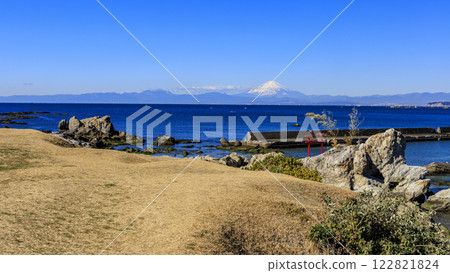 從葉山一色海灘遠眺富士山 122821824