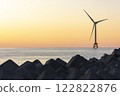 黃昏時的石漾海灘與風力發電塔 122822876
