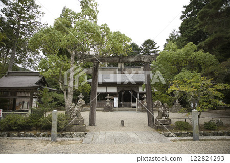 Urashima Shrine: Torii gate and worship hall seen from the approach 2 122824293