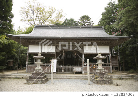 Urashima Shrine: Beautiful symmetrical worship hall 1 122824302
