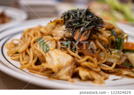Delicious noodles stir-fry asian restaurant food cozy ambiance close-up culinary delight 122824829
