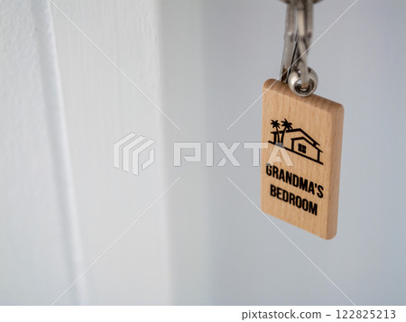 Exploring grandma's bedroom keychain home photo close-up nostalgia memory Exploring grandma's bedroom keychain home photo close-up nostalgia memory 122825213