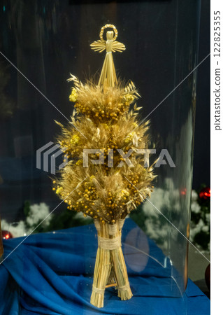 Ukrainian Didukh straw bouquet for Christmas. 122825355