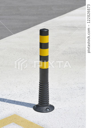 Flexible traffic bollard 122826873