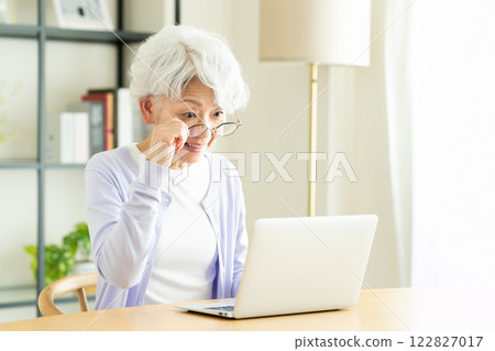Senior woman surprised by computer Senior woman surprised by computer 122827017