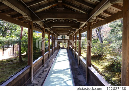 [京都] 嵐山天龍寺連接紅方丈和多寶殿的通道 122827488