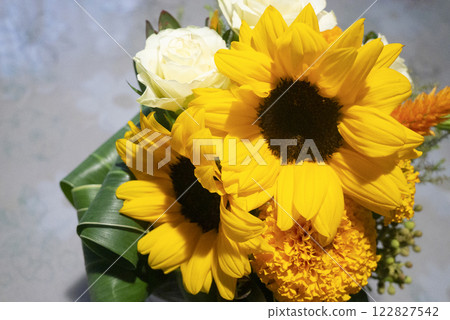 Sunflower flower summer arrangement Sunflower flower summer arrangement 122827542