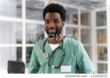 Male physician wearing uniform offering professional medical help in clinic 122828053
