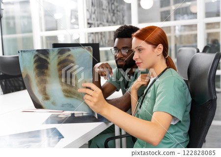 x ray, brainstorming, doctor 122828085