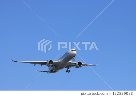 Passenger plane landing at Haneda Airport, airplane landing approach 122829058