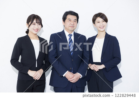 見面的女商人 見面的女商人 122829448
