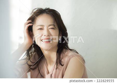 一個美麗的中年婦女的肖像 一個美麗的中年婦女的肖像 122829555