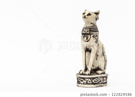 Statuette of the Egyptian cat 122829586