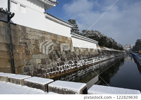 Nijo Castle (former Imperial Palace Nijo Castle) East Main Gate moat and snow Nijo Castle (former Imperial Palace Nijo Castle) East Main Gate moat and snow 122829630