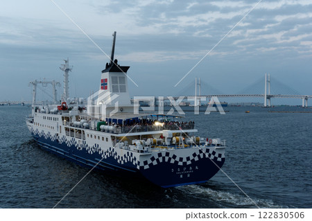 Large passenger ship Salvia Maru departing from Yokohama Osanbashi Pier and Yokohama Bay Bridge 122830506