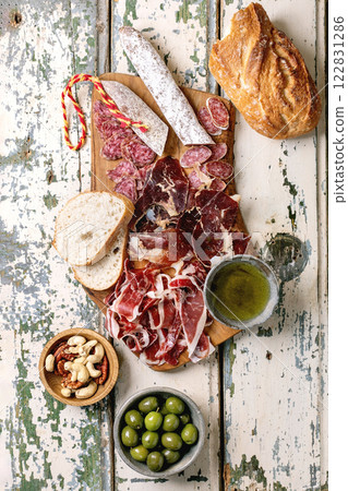 Snack board with Jamon Iberico 122831286