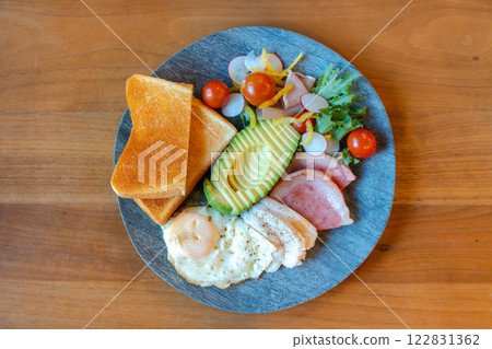A nutritious morning plate of avocado, toast and salad chicken 122831362