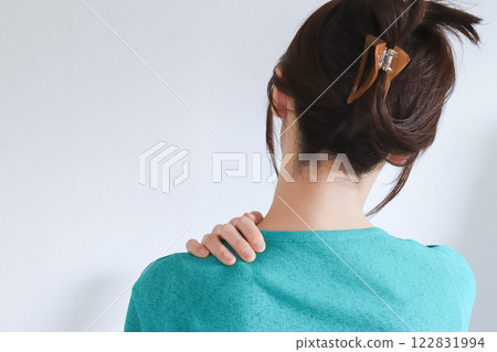 Woman holding her shoulders, stiff shoulders Woman holding her shoulders, stiff shoulders 122831994