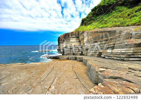 Susa Hornfels, Chugoku region, image of the fault line viewed from the safety of the center of Senjojiki, Susa, Hagi city, Yamaguchi prefecture (1) 122832499