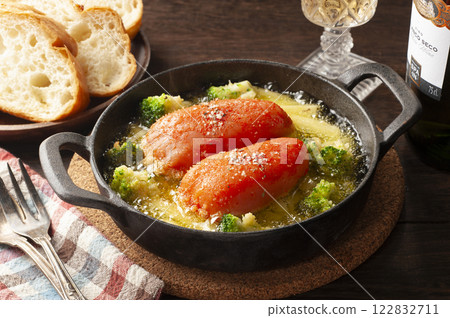 Potato and broccoli ajillo made with high-quality mentaiko 122832711