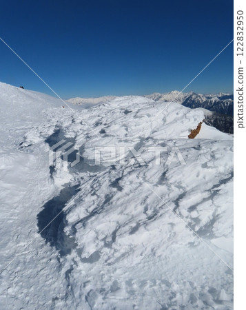 嚴冬的乘鞍山（強風吹襲，巨大的樹冰覆蓋） 122832950