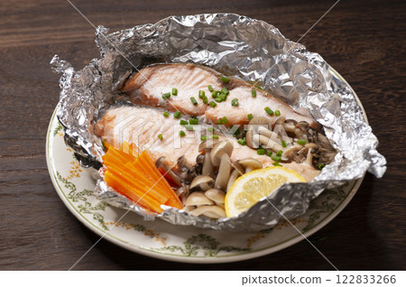 秋天烤秋天三文魚 122833266