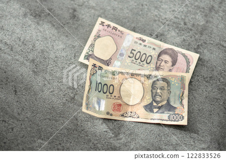新版紙幣：1000日圓紙幣、5000日圓紙幣 122833526