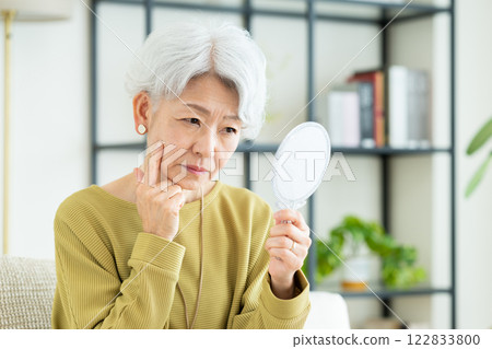 Beauty of senior women 122833800