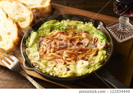 Spring cabbage and cherry shrimp ajillo Spring cabbage and cherry shrimp ajillo 122834449