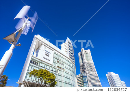 日本橫濱城市景觀在強風中旋轉...櫻木町站前的混合發電廠和橫濱地標塔景觀(第 7 位) 日本橫濱城市景觀在強風中旋轉...櫻木町站前的混合發電廠和橫濱地標塔景觀(第 7 位) 122834727