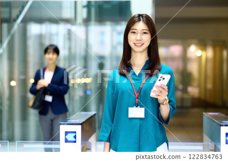 A businesswoman carrying Suho on her way to work. Photo courtesy of Sky Perfect Tokyo Media Center. A businesswoman carrying Suho on her way to work. Photo courtesy of Sky Perfect Tokyo Media Center. 122834763