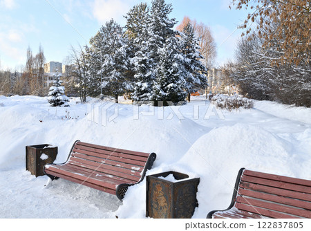 Snowy boulevard in Zelenograd in Moscow, Russia 122837805