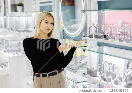 Saleswoman showing jewelry in a jewelry store 122840501