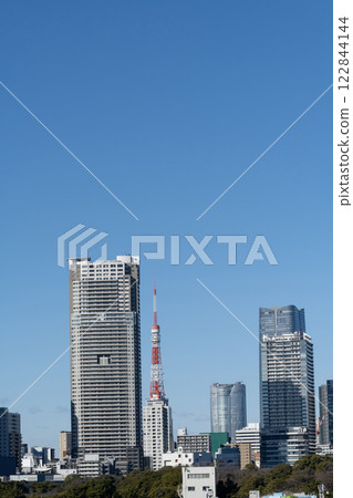 建築物間的東京鐵塔 建築物間的東京鐵塔 122844144