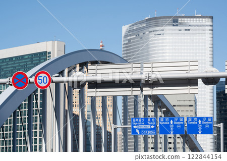 Scenery of Tsukiji Bridge and skyscrapers in Shiodome Scenery of Tsukiji Bridge and skyscrapers in Shiodome 122844154
