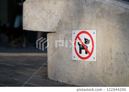 A clearly visible sign that explicitly states no dogs are allowed on it A clearly visible sign that explicitly states no dogs are allowed on it 122844200