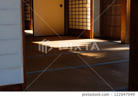 榻榻米影子 122847049