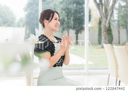 Women of guests, attendees and attendees applauding at a wedding ceremony 122847442