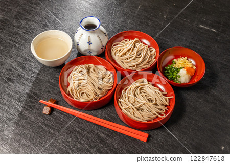 Izumo soba (traditional noodles from Izumo) 122847618