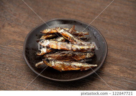 用小盤子盛裝的佃煮胡瓜魚 122847721