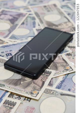 Smartphone and money 122847853