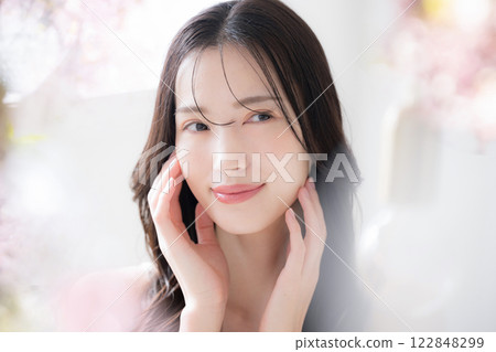 以春天櫻花盛開的粉紅色圖像美麗動人 以春天櫻花盛開的粉紅色圖像美麗動人 122848299